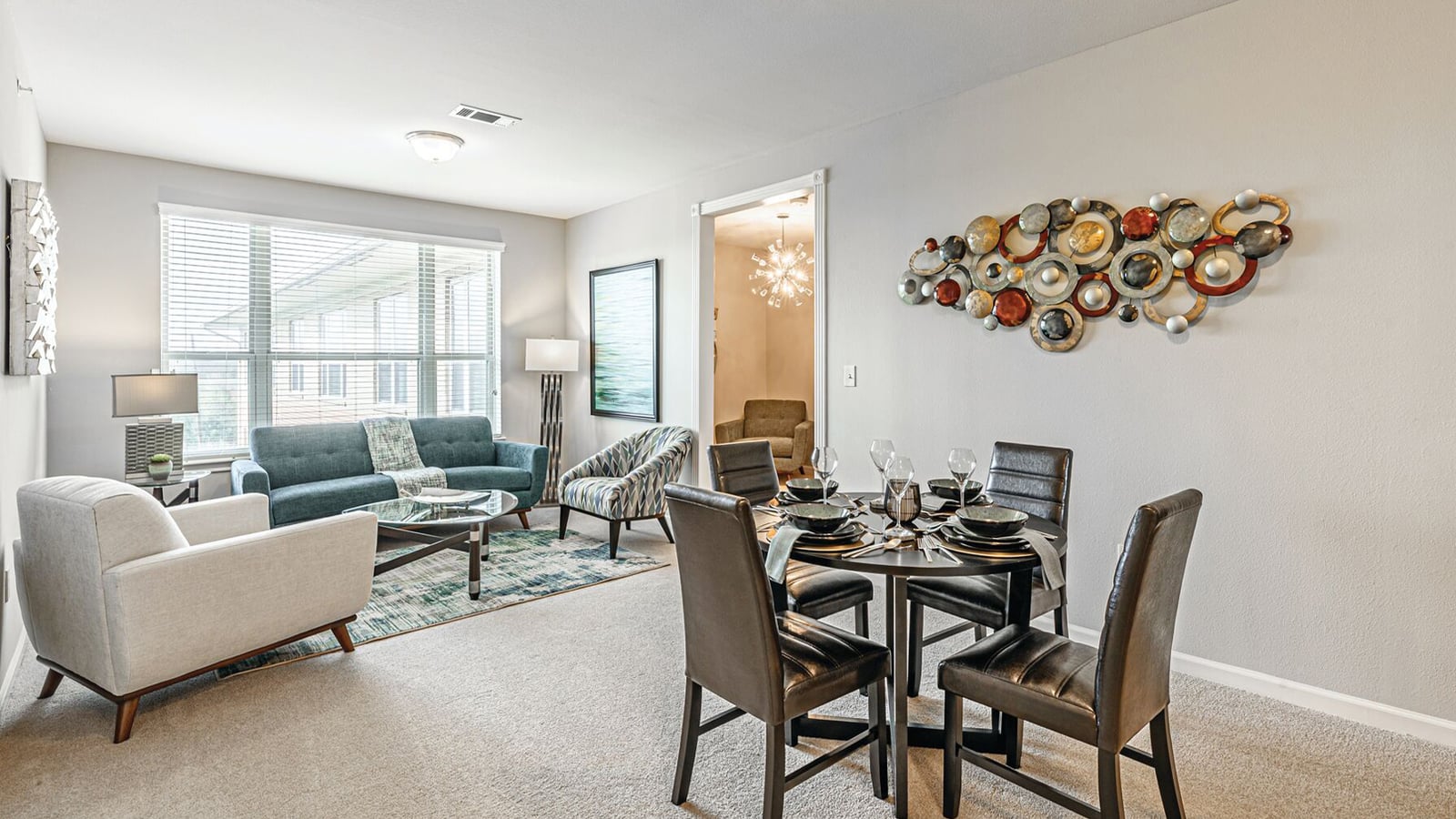 Eagle's Trace living and dining area in a model apartment