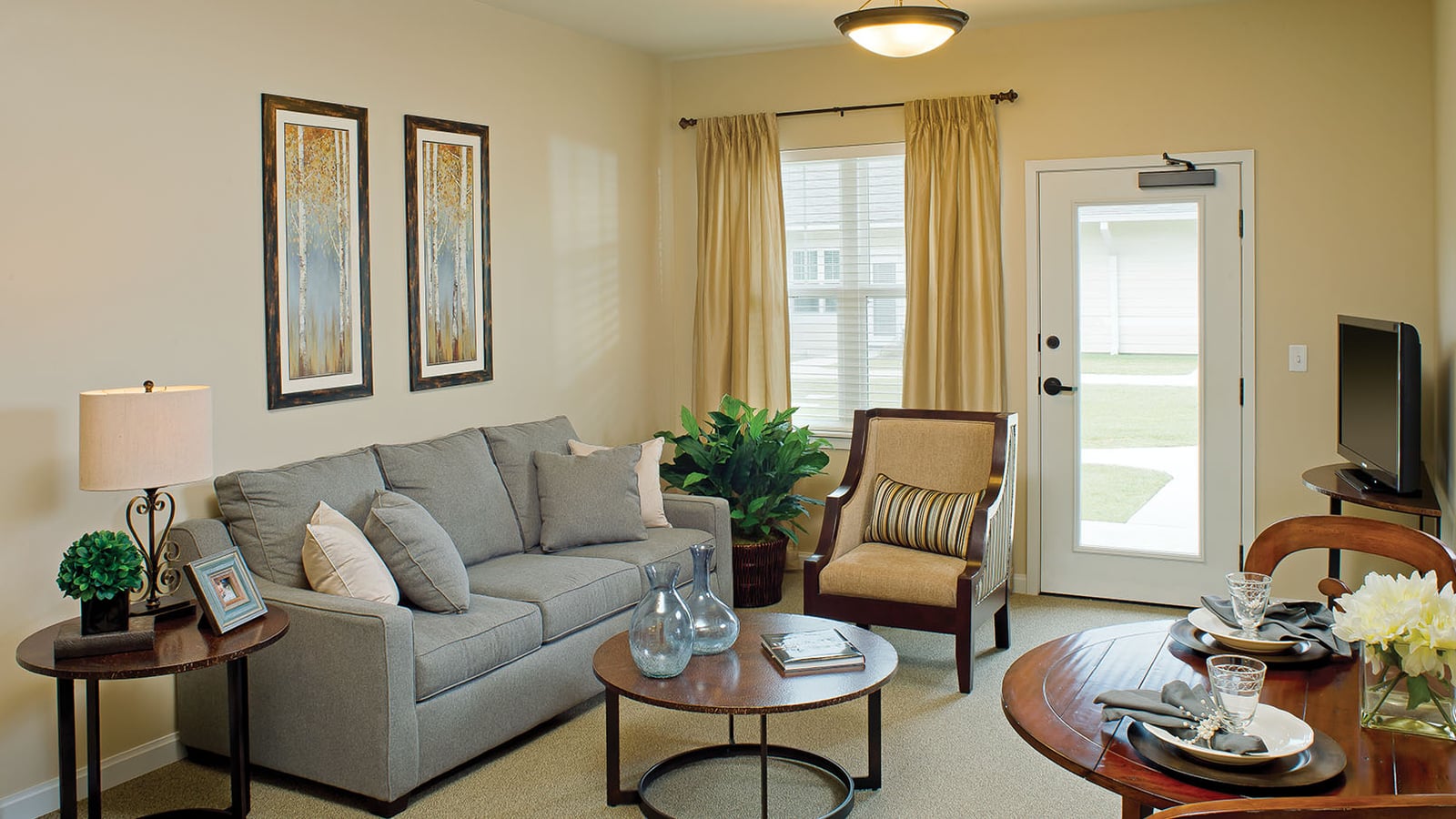 Eagle's Trace continuing care residence living room