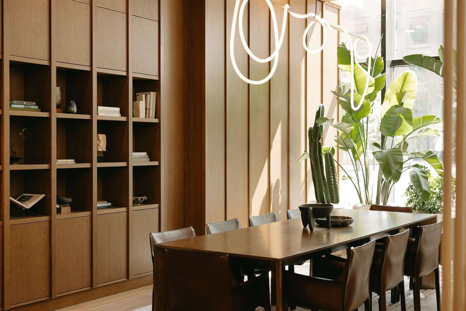 Peridot Residences library dining room with wood shelving
